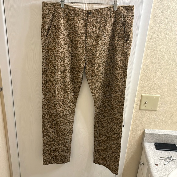 LEVI’S Chino II Camo Print Slim Straight Pants 36 x 32 - Picture 1 of 4